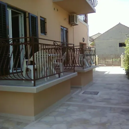 & 4you 3* Supetar