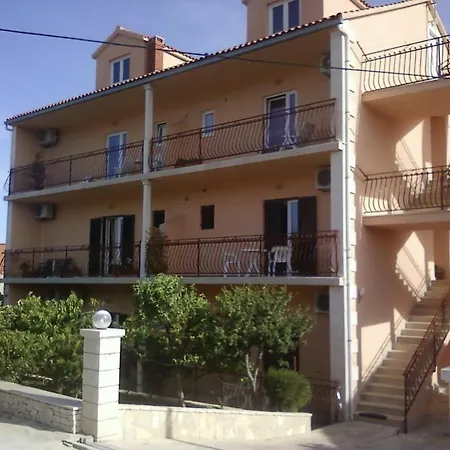 & 4you 3* Supetar